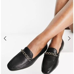 ASOS DESIGN Wide Fit Mingle chain loafers in black